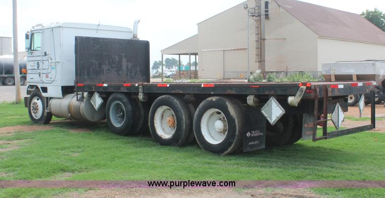 image for item I7895 1982 International Eagle cab over tri axle flatbed truck