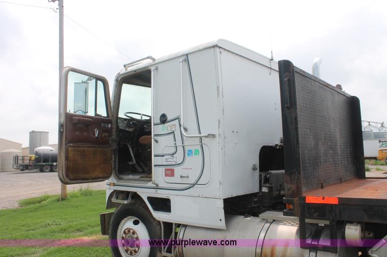 image for item I7895 1982 International Eagle cab over tri axle flatbed truck