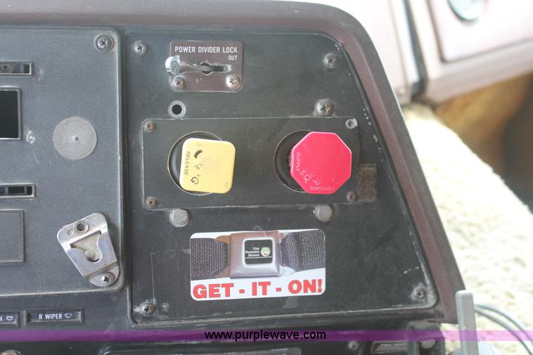 image for item I7895 1982 International Eagle cab over tri axle flatbed truck