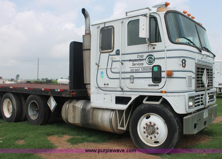 image for item I7895 1982 International Eagle cab over tri axle flatbed truck