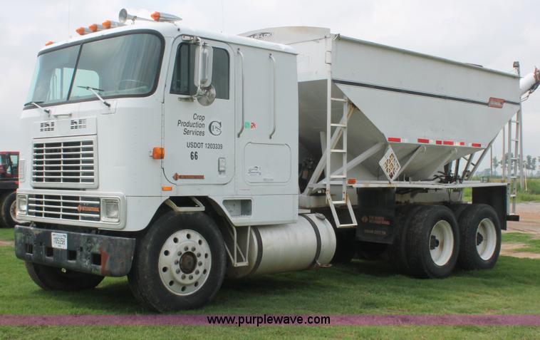image for item I7896 1988 International COF9670 cab over fertilizer tender truck