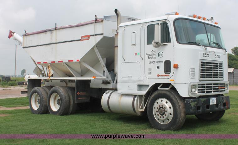 image for item I7896 1988 International COF9670 cab over fertilizer tender truck