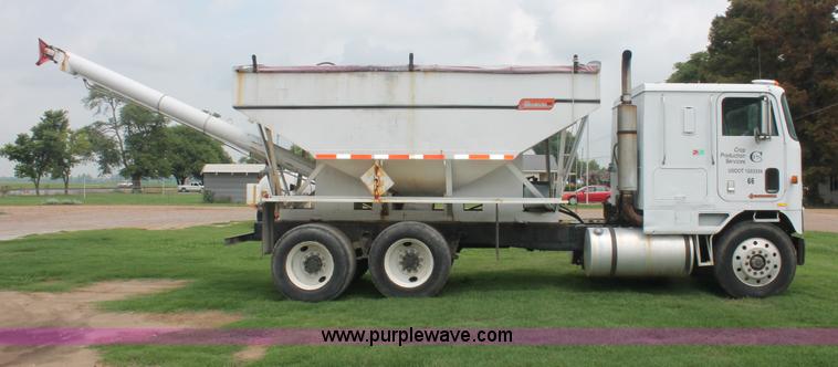 image for item I7896 1988 International COF9670 cab over fertilizer tender truck