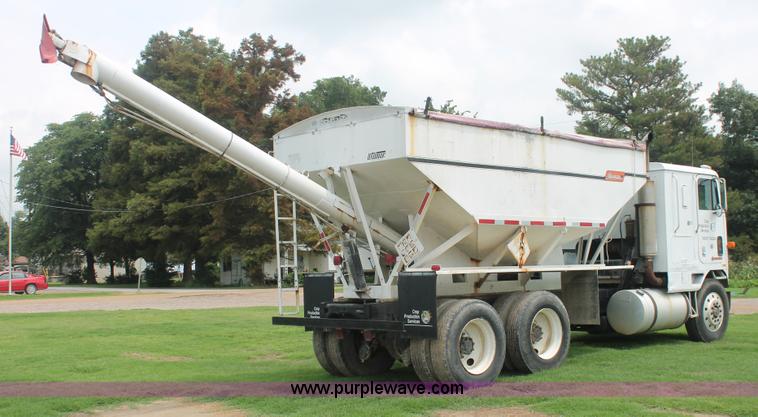 image for item I7896 1988 International COF9670 cab over fertilizer tender truck