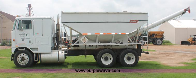 image for item I7896 1988 International COF9670 cab over fertilizer tender truck