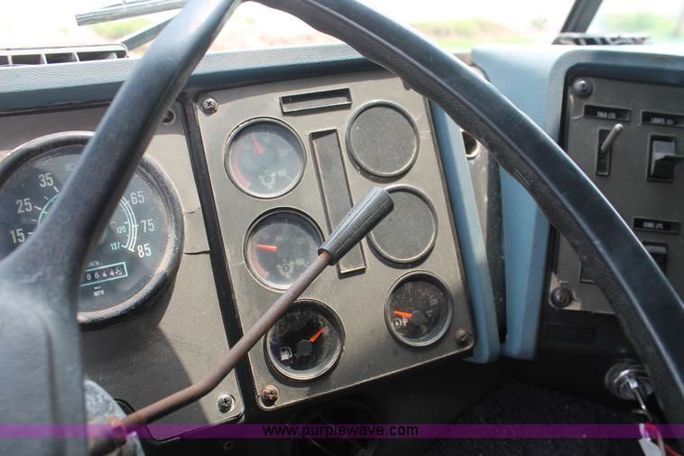 image for item I7896 1988 International COF9670 cab over fertilizer tender truck