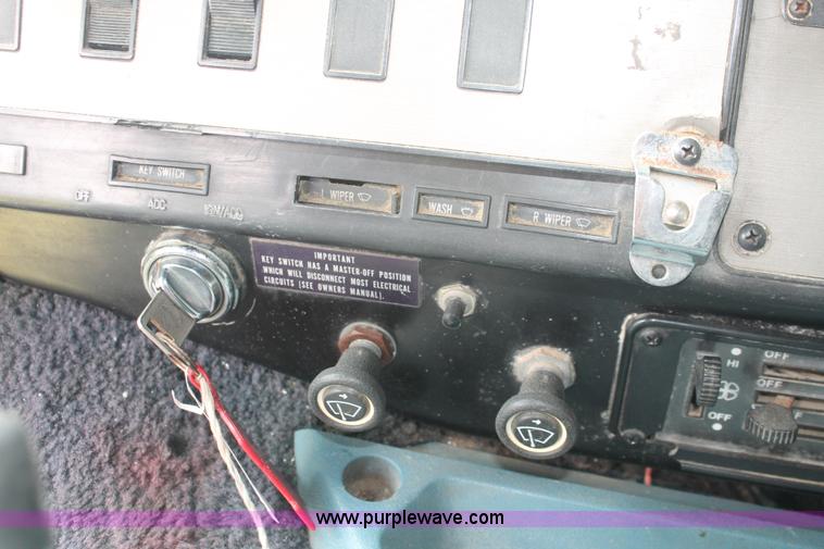 image for item I7896 1988 International COF9670 cab over fertilizer tender truck