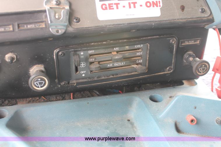 image for item I7896 1988 International COF9670 cab over fertilizer tender truck