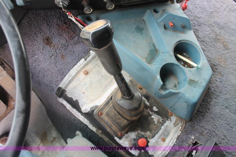 image for item I7896 1988 International COF9670 cab over fertilizer tender truck