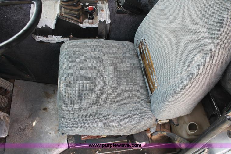 image for item I7896 1988 International COF9670 cab over fertilizer tender truck