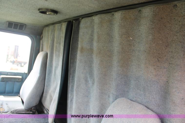 image for item I7896 1988 International COF9670 cab over fertilizer tender truck