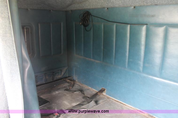 image for item I7896 1988 International COF9670 cab over fertilizer tender truck