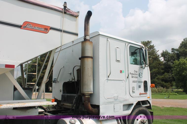 image for item I7896 1988 International COF9670 cab over fertilizer tender truck