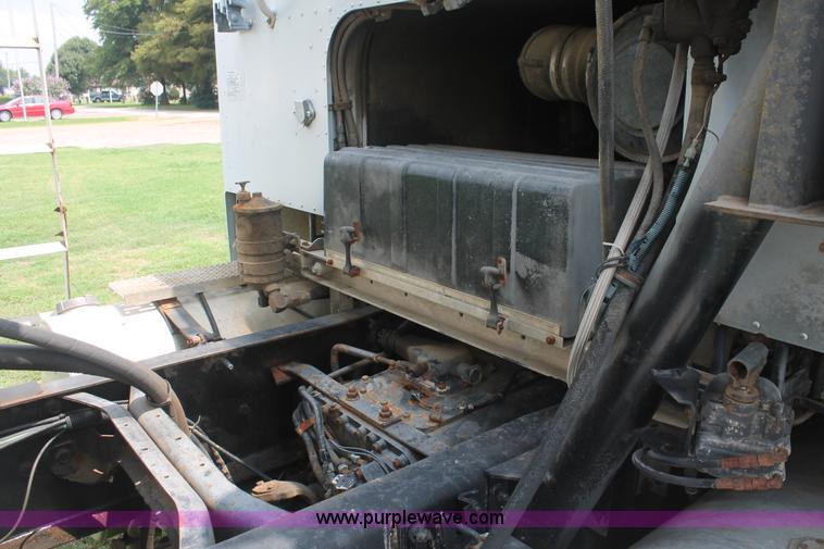 image for item I7896 1988 International COF9670 cab over fertilizer tender truck