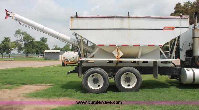 image for item I7896 1988 International COF9670 cab over fertilizer tender truck