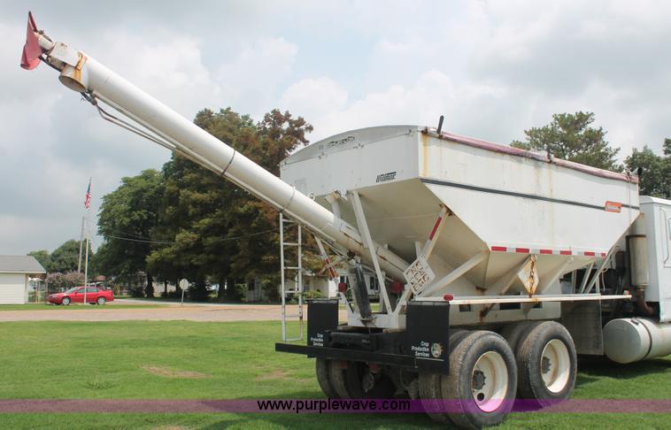 image for item I7896 1988 International COF9670 cab over fertilizer tender truck