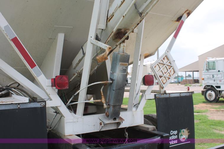 image for item I7896 1988 International COF9670 cab over fertilizer tender truck