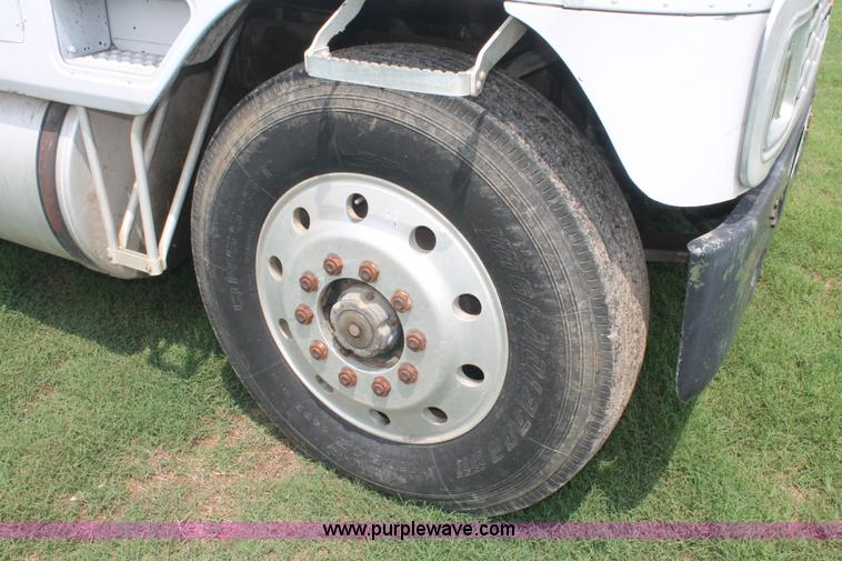 image for item I7896 1988 International COF9670 cab over fertilizer tender truck