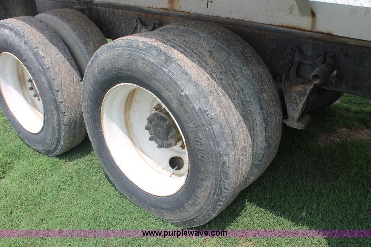 image for item I7896 1988 International COF9670 cab over fertilizer tender truck