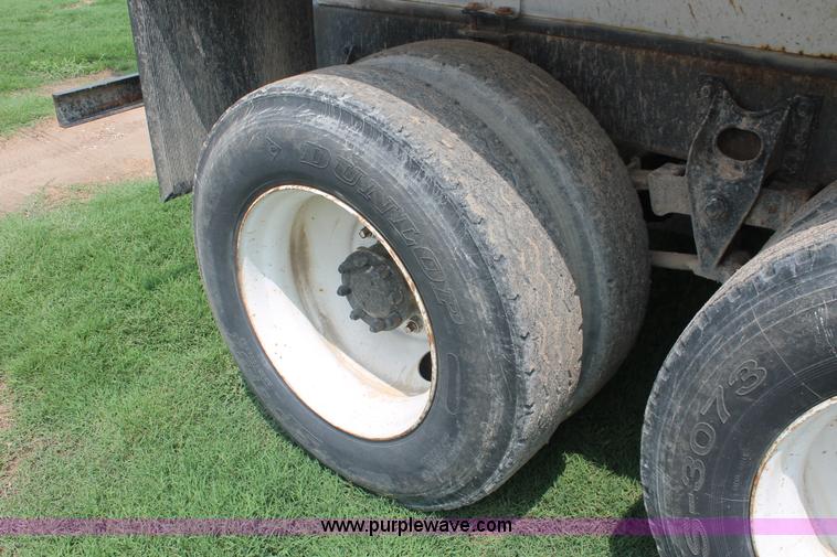 image for item I7896 1988 International COF9670 cab over fertilizer tender truck