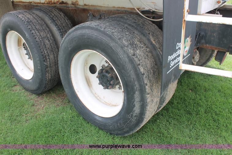 image for item I7896 1988 International COF9670 cab over fertilizer tender truck