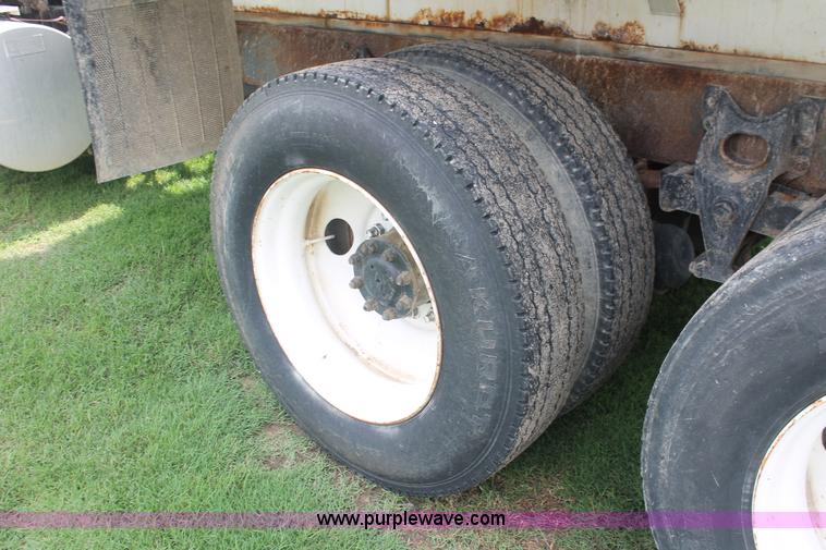 image for item I7896 1988 International COF9670 cab over fertilizer tender truck