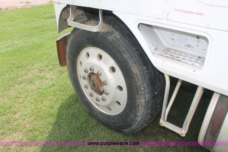 image for item I7896 1988 International COF9670 cab over fertilizer tender truck