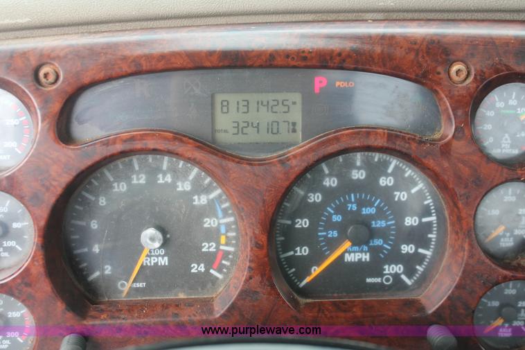 image for item I7897 2000 Mack CX613 Vision 460 semi truck