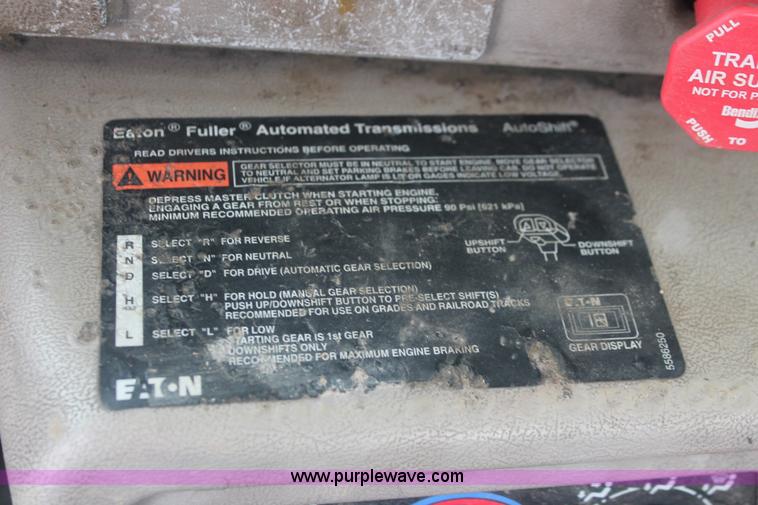 image for item I7897 2000 Mack CX613 Vision 460 semi truck