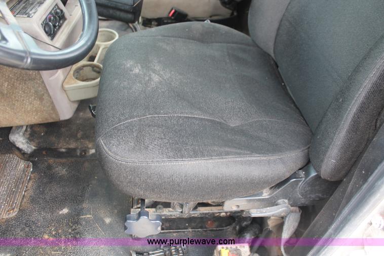 image for item I7897 2000 Mack CX613 Vision 460 semi truck