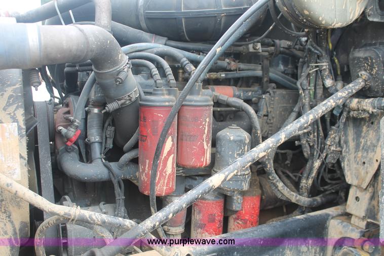 image for item I7897 2000 Mack CX613 Vision 460 semi truck