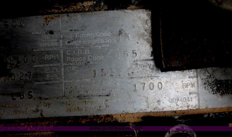 image for item I7898 1993 International 9400 semi truck