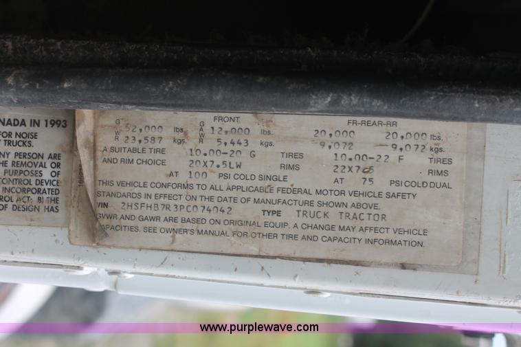 image for item I7898 1993 International 9400 semi truck