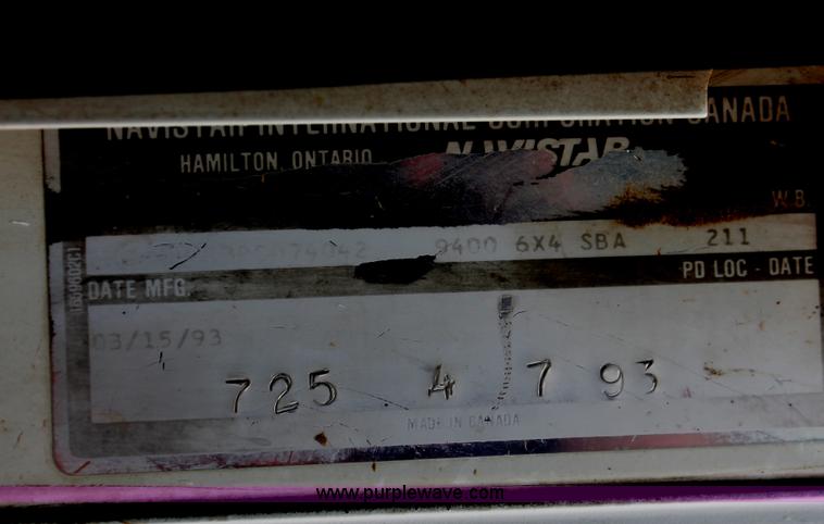 image for item I7898 1993 International 9400 semi truck