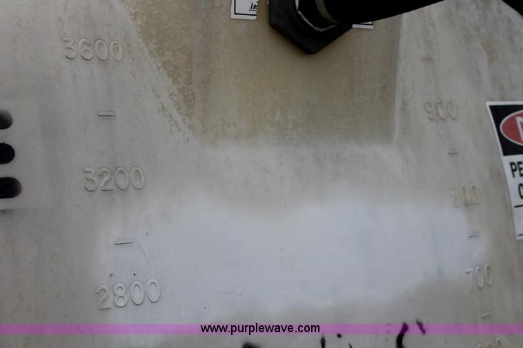 image for item I7899 1,000 gallon liquid nurse trailer