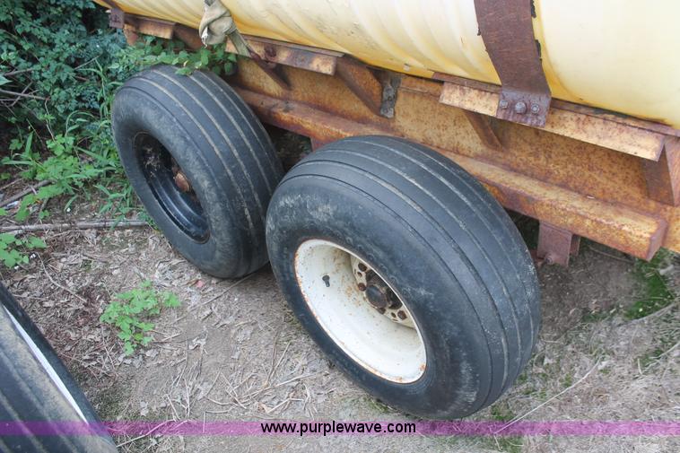 image for item I7899 1,000 gallon liquid nurse trailer