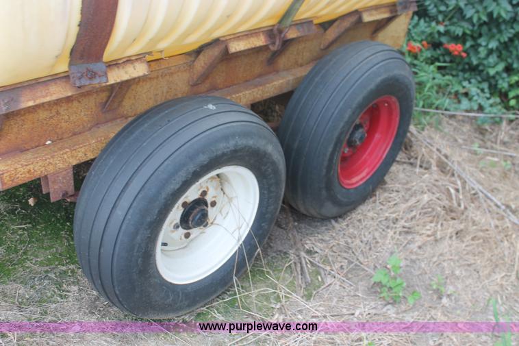 image for item I7899 1,000 gallon liquid nurse trailer