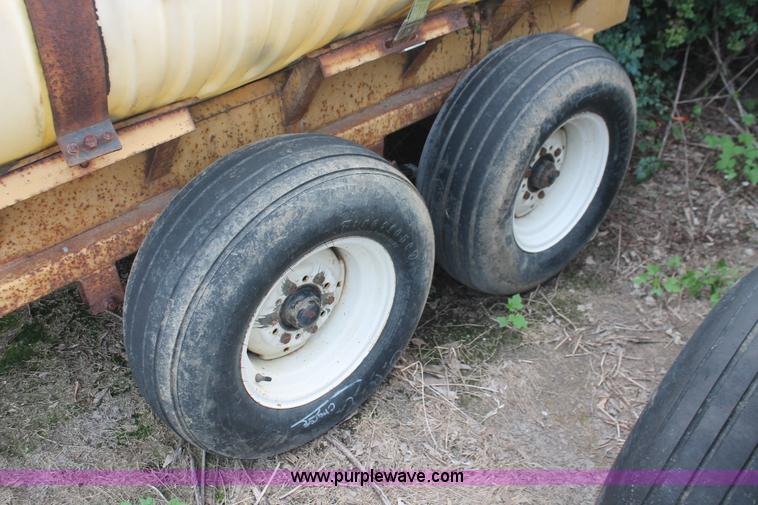 image for item I7900 1,000 gallon liquid nurse trailer