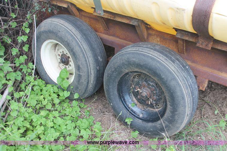 image for item I7901 1,000 gallon liquid nurse trailer