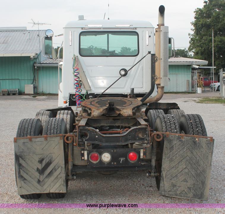 image for item I7911 2000 Mack CH613 MaxiCruise semi truck