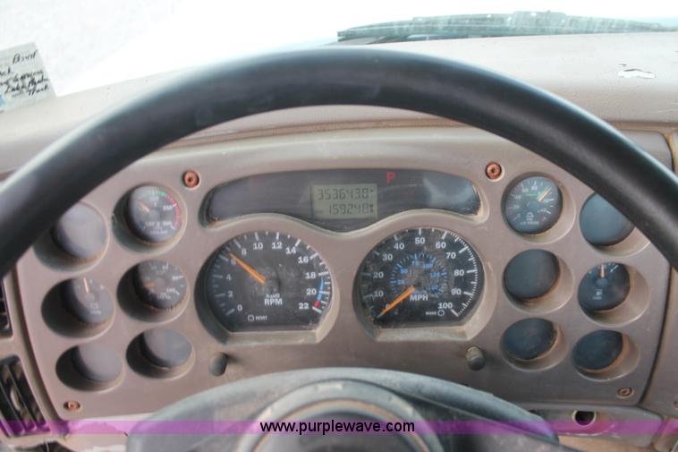 image for item I7911 2000 Mack CH613 MaxiCruise semi truck