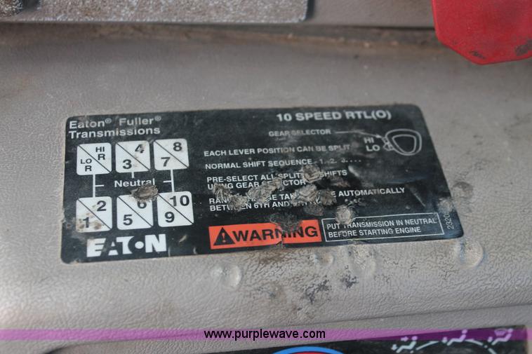 image for item I7911 2000 Mack CH613 MaxiCruise semi truck