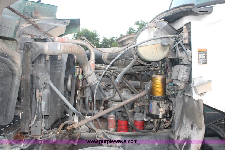 image for item I7911 2000 Mack CH613 MaxiCruise semi truck