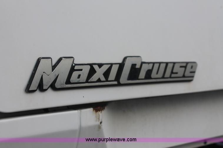 image for item I7911 2000 Mack CH613 MaxiCruise semi truck