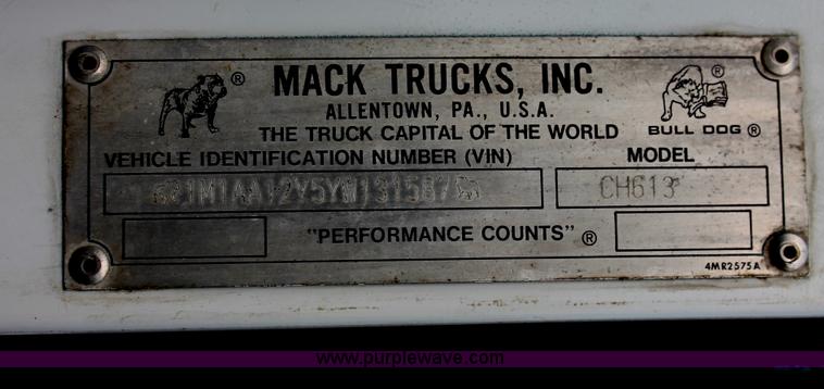 image for item I7911 2000 Mack CH613 MaxiCruise semi truck