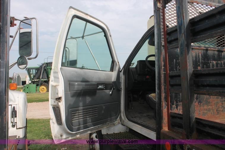 image for item I7913 1994 GMC TopKick Lo-Pro C6000 stake bed truck