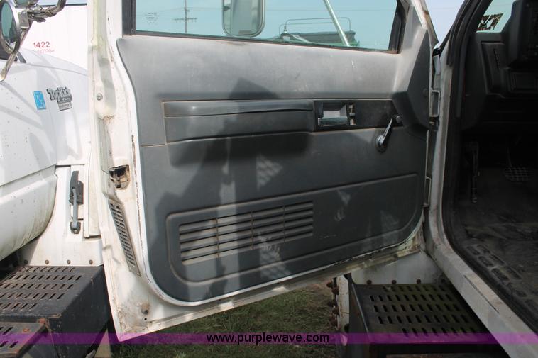 image for item I7913 1994 GMC TopKick Lo-Pro C6000 stake bed truck