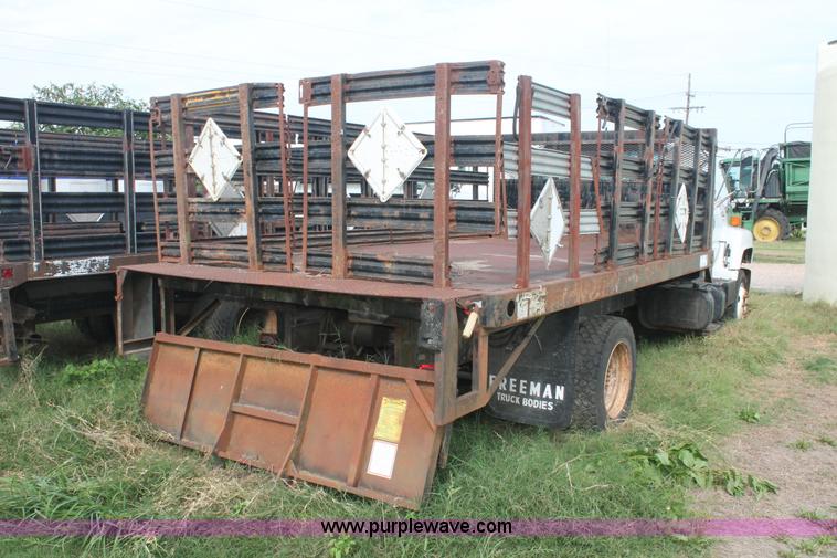 image for item I7913 1994 GMC TopKick Lo-Pro C6000 stake bed truck