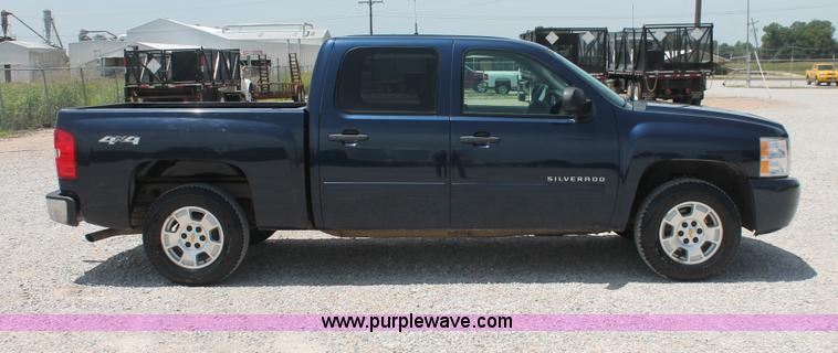 image for item I7914 2010 Chevrolet Silverado 1500 LT Crew Cab pickup truck