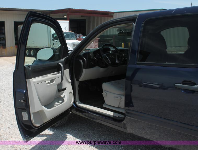 image for item I7914 2010 Chevrolet Silverado 1500 LT Crew Cab pickup truck